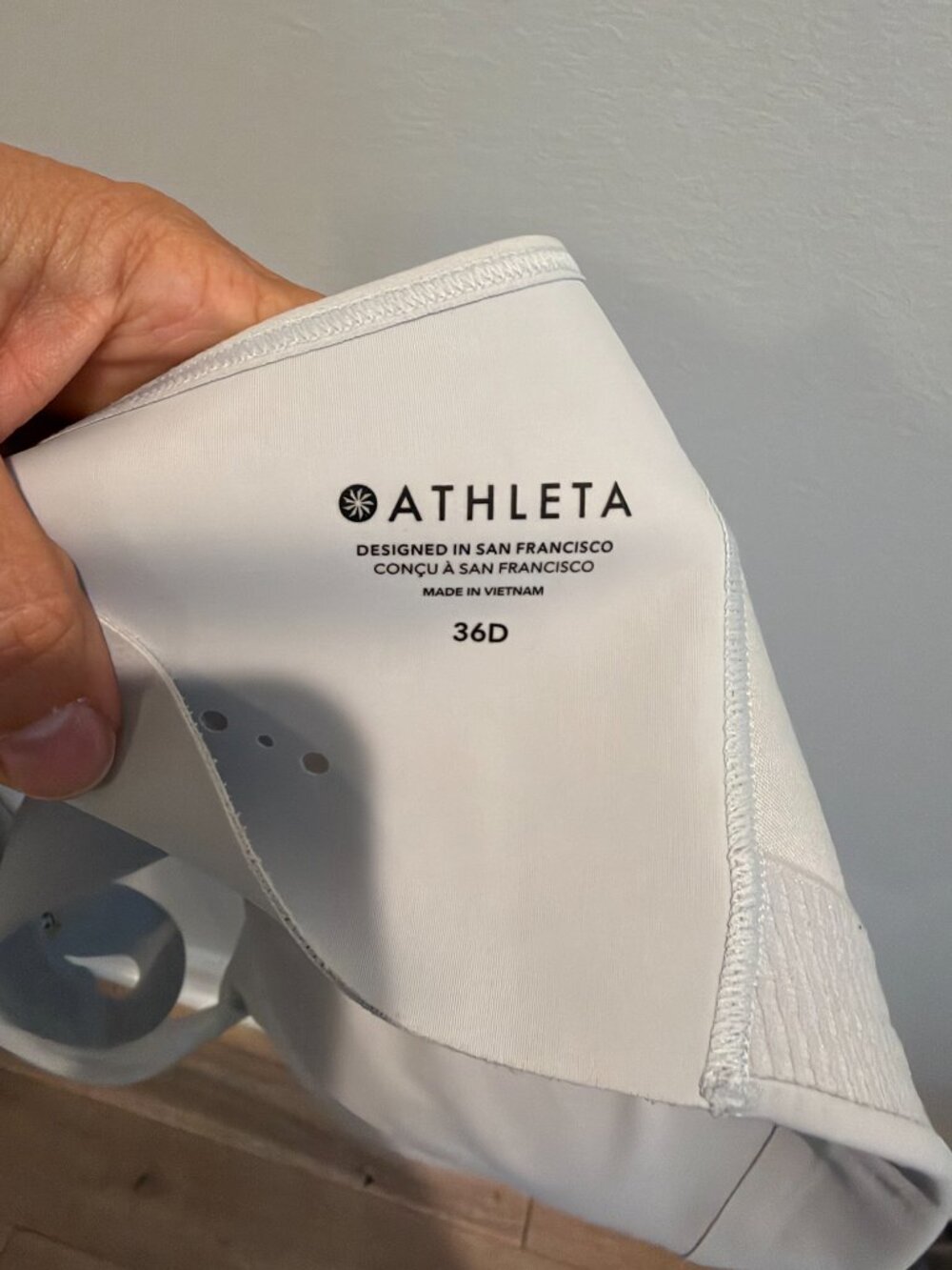• Athleta Phenomena High Impact Sports Bra Light Grey 36D EUC - Picture 2 of 4